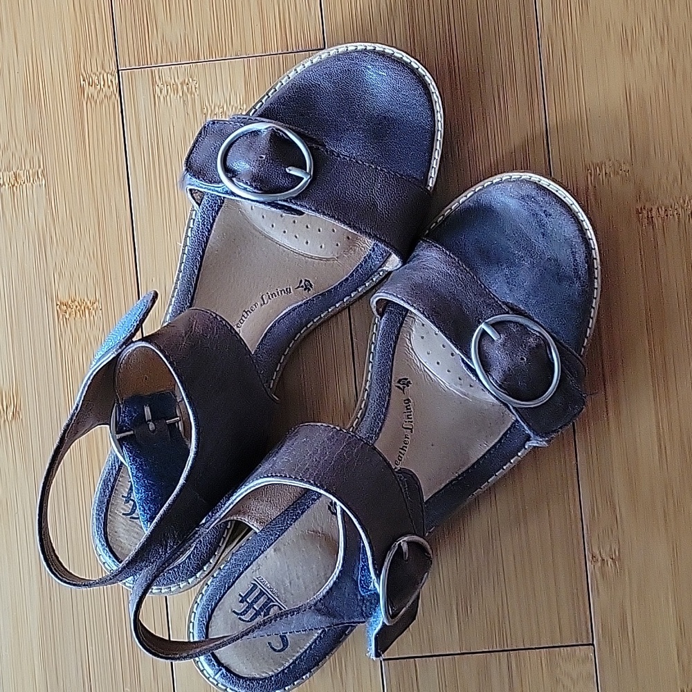 Sofft leather two strap chambray sandals